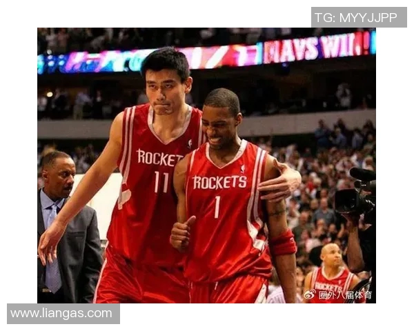 姚明与小加索尔的巅峰对决：篮球巨星的荣耀与传奇之战