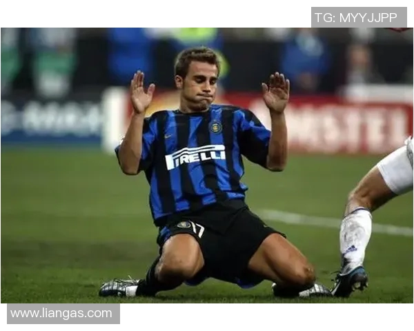 卡纳瓦罗的防守艺术与战术智慧解析其成就世界级后卫之路 卡纳瓦罗的防守艺术与战术智慧解析其成就世界级后卫之路