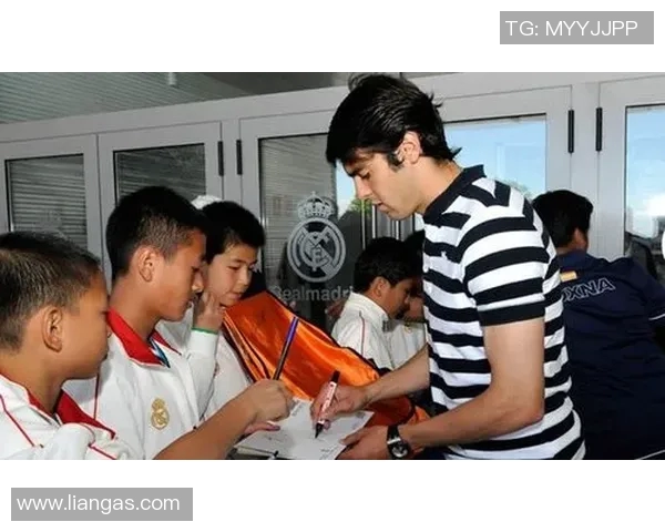 众多足球明星曾造访北京的精彩瞬间回顾