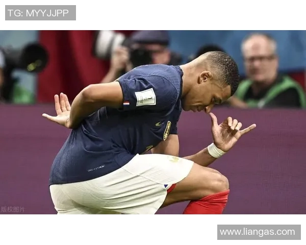 马克龙心目中的足球偶像是谁他对这些明星的热爱与支持