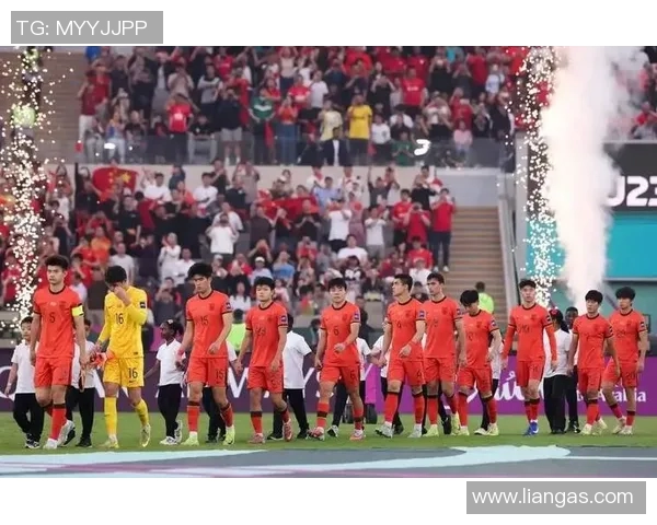 中国国足热身赛备战新征程展现球队实力与团结精神的关键时刻