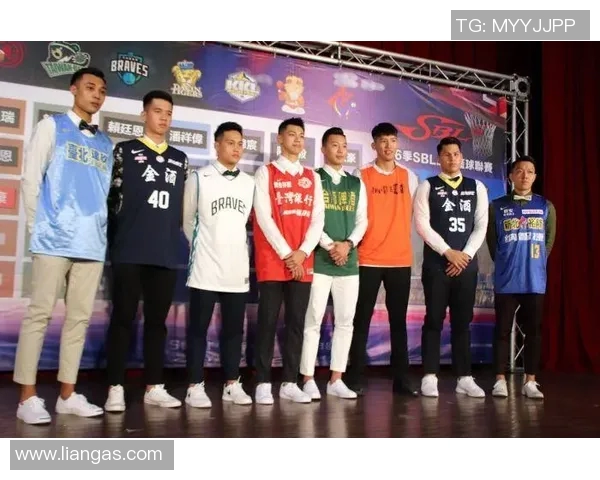 篮球明星与女明星联手打造限量版卡套引领时尚潮流与运动热潮